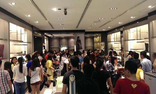 Những hàng hiệu ồ ạt giảm giá ngày Black Friday tại VN