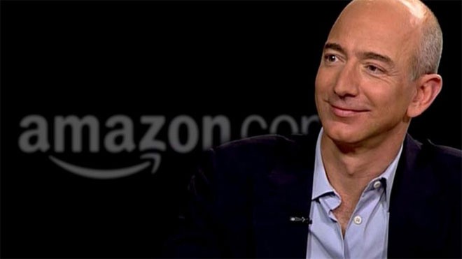 1.  Tỷ phú Jeff Bezos, giá trị tài sản ròng: 58,4 tỷ USD, tăng so với đầu năm (tính đến ngày 24/12): 29,8 tỷ USD, tương đương tăng 104%. Tài sản lớn nhất: Hãng bán lẻ trực tuyến Amazon.com.