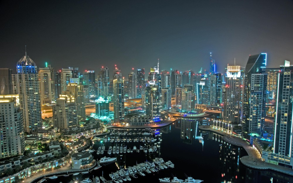 Dubai Marina -  bến du thuyền lớn nhất thế giới có chiều rộng hơn 3km - là nơi neo đậu của hàng trăm du thuyền hạng sang.