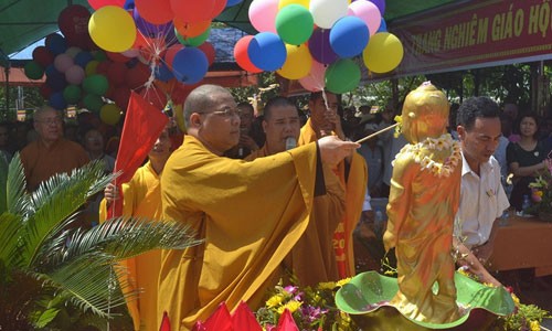 Tại sao phải tắm Phật trong ngày Phật đản sinh?