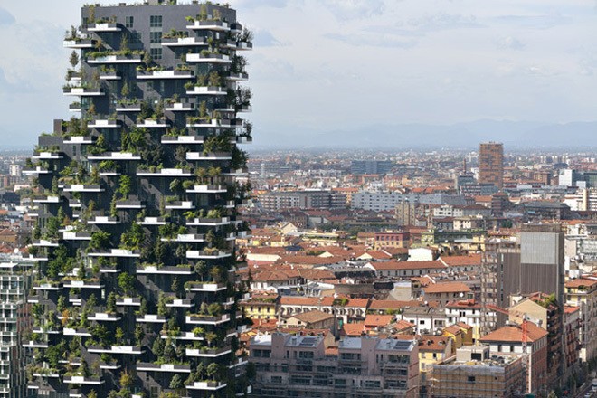 Sau 5 năm xây dựng, tòa tháp đôi Bosco Verticale (Rừng thẳng đứng) ở Milan (Italy) đã được hoàn thiện. Công trình do công ty kiến trúc Stefano Boeri Architetti thiết kế lập tức giành được giải thưởng Tòa nhà cao tầng đẹp nhất thế giới.