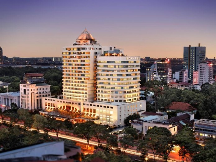 Sofitel Plaza Sài Gòn là  khách sạn 5 sao hàng đầu tại TP HCM, nằm trên đường Lê Duẩn, quận 1. Đây là nơi được Tổng thống Pháp Francois Hollande nghỉ lại trước khi về Paris chiều 7/9.