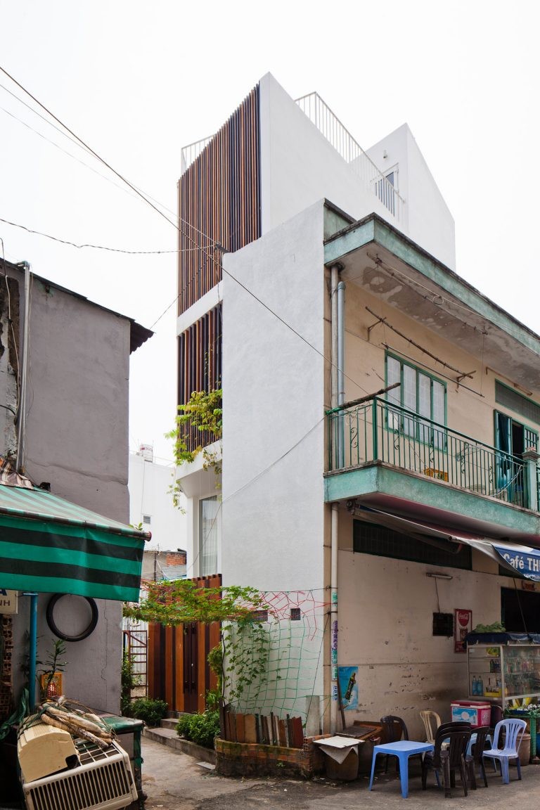 Micro Town House là một  tòa nhà hiện đại được hoàn thành năm 2015 bởi công ty kiến trúc MM ++ ARCHITECTS.