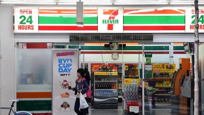 Theo Nikkei, cửa hàng đầu tiên của 7-Eleven sẽ được khai trương tại TPHCM và 7-Eleven cũng đang tuyển dụng nhân sự tại thành phố này. Dự kiến, chuỗi  cửa hàng bán lẻ của Nhật Bản này sẽ có 1.000 cửa hàng trong 10 năm tới. Ảnh: Newsapi.