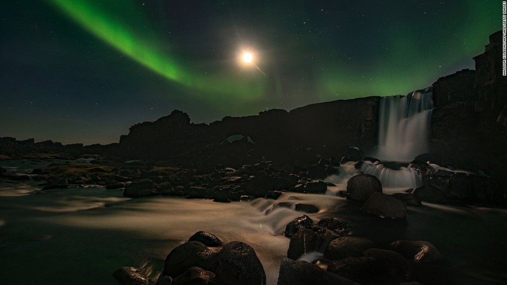 Vườn quốc gia Thingvellir: Đây là một trong những  địa điểm đẹp ngoạn mục ở Iceland dành cho cả những người đam mê địa chất và những người yêu thích lịch sử. Ảnh: CNN.