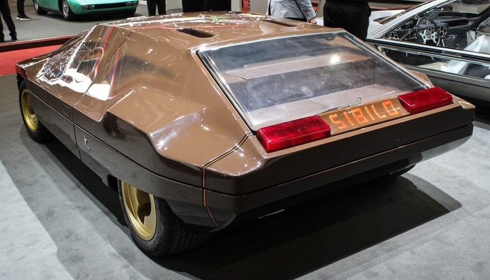 Lancia Bertone Sibilo sản xuất bởi công ty ôtô Italy Bertone, từng ra mắt tại  Geneva Motor Show 1978. Xe được trang bị động cơ 6 xi lanh, mang vẻ ngoài sắc nét, thiết kế khí động học, cửa sổ bằng nhựa hợp nhất với thân xe, tạo thành cấu trúc đồng nhất, chắc chắn.