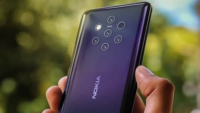 Nokia 9 là cái tên rất được mong đợi tại sự kiện MWC 2019. Theo các thông tin rò rỉ gần đây, máy sẽ được trang bị cụm camera chính với 5 ống kính ở mặt lưng, trở thành chiếc smartphone cao cấp có nhiều camera nhất, vượt qua chiếc Galaxy A9 2018 với 4 ống kính. Cấu hình của Nokia 9 được dự đoán bao gồm chip Snapdragon 845, bộ nhớ trong 128 GB cùng dung lượng RAM tùy chọn 6/8 GB. Ảnh: Indian Express.     