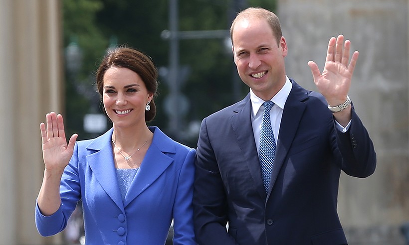 Ngoài lúc diện đồ đôi tình tứ, Hoàng tử William và công nương Kate Middleton còn luôn nổi bật trong những khoảnh khắc thời trang khi xuất hiện cùng nhau với những trang phục “ton sur ton”.