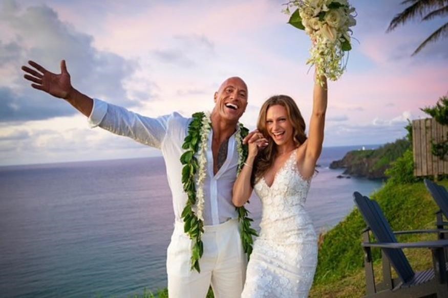 Dwayne Douglas Johnson, còn được biết đến với tên The Rock, là nam diễn viên, nhà sản xuất và cựu đô vật chuyên nghiệp người Mỹ. Sau 12 năm bên nhau và có hai con chung, “The Rock” và Lauren Hashian mới làm đám cưới chính thức hôm 18/8 vừa qua.