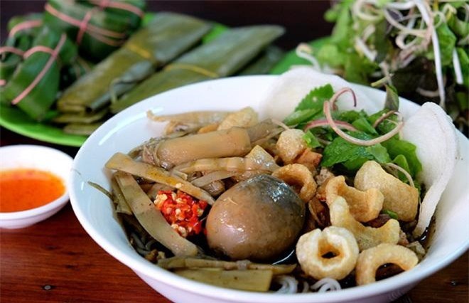 Bún thối hay  bún mắm cua thối được cho là món ăn nổi tiếng ở Pleiku bởi hương vị đặc biệt. Chính bởi mùi hương lạ này mà món ăn kén người hơn rất nhiều so với các loại bún cua khác ở Việt Nam.