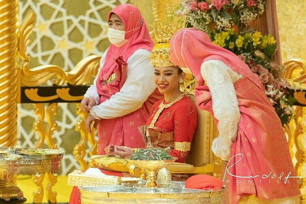  Công chúa Brunei Fadzilah Lubabul Bolkiah, 36 tuổi, cùng chồng Abdullah Nabil Mahmoud Al-Hashimi tổ chức hôn lễ hoàng gia từ ngày 16/1 đến ngày 25/1.