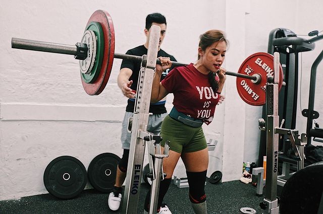 Farhanna Farid (sinh năm 1992) là  vận động viên cử tạ (powerlifting) người Singapore. Cô từng 2 lần giành vô địch châu Á và 4 lần vô địch quốc gia bộ môn này. Tính đến tháng 12/2019, cô có 5 lần phá kỷ lục châu Á và là nữ VĐV người Singapore đầu tiên giành huy chương vàng trong một cuộc thi quốc tế.