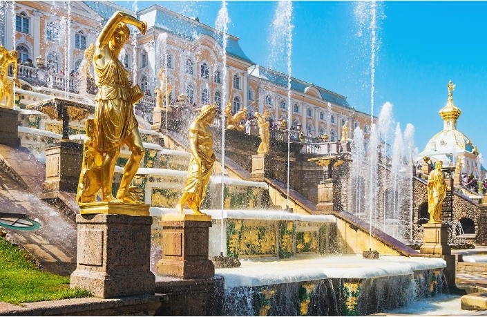 Vẻ đẹp tráng lệ của  đài phun nước Grand Cascade ở Peterhof.