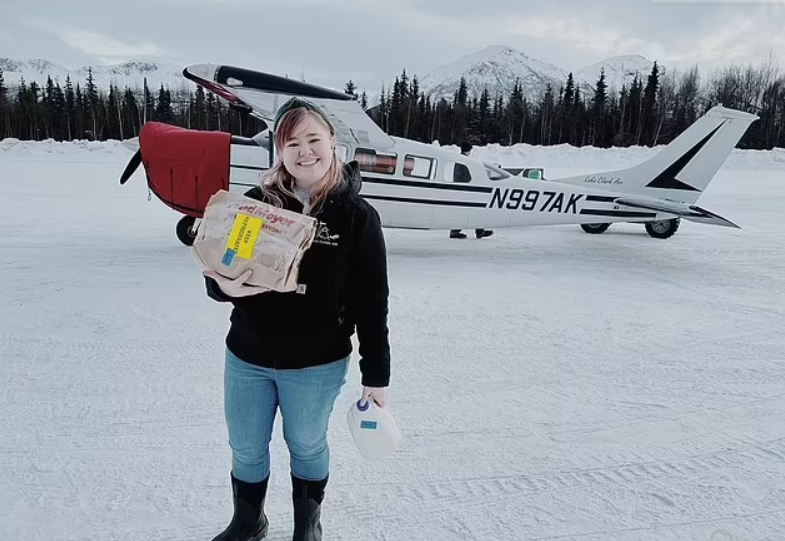 Salina Alsworth cho biết cô sống ở một  ngôi làng hẻo lánh phía tây nam tiểu bang Alaska, cách cửa hàng tạp hóa gần nhất khoảng 260km.