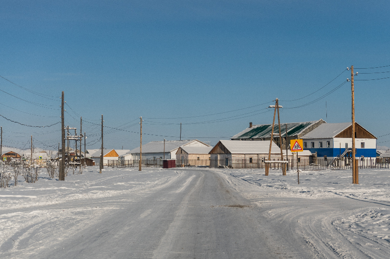 Oymyakon, Cộng hòa Sakha, Nga: Oymyakon với 500 cư dân sinh sống được mệnh danh là thành phố lạnh nhất thế giới. Nhiệt độ trung bình ở đây vào tháng 1 thường xuống thấp -50°C. Thậm chí, nhiệt kế tại đây cũng vỡ khi nhiệt độ xuống tới mức -62°C. Ảnh: Wikipedia.