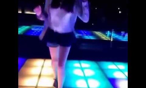 Giới trẻ sôi sục với trào lưu Shuffle Dance khoe chân dài