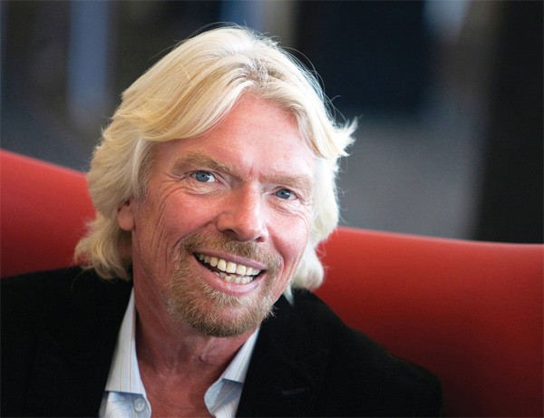 Tỷ phú Richard Branson - người sáng lập Tập đoàn Virgin.  Bữa sáng của tỷ phú này thường giàu chất xơ và vitamin. Dù vậy, đôi lúc ông cũng phá cách với thực đơn bữa sáng khác biệt - một thể hiện cho tính cách lập dị của ông.