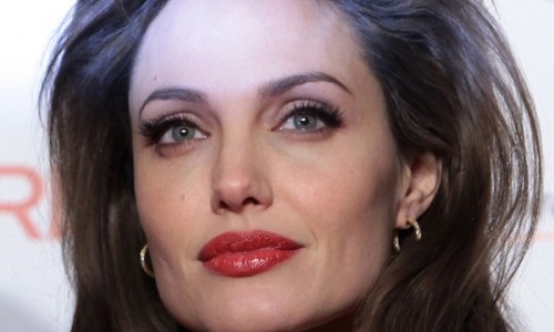 Top khoảnh khắc bờ môi gợi cảm chết người của Angelina Jolie