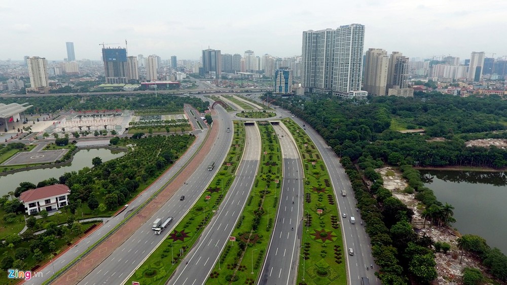  Đại lộ Thăng Long (tên cũ khi chưa mở rộng là đường Láng – Hòa Lạc) là tuyến đường cao tốc nối trung tâm Hà Nội với quốc lộ 21A cũ, nay là điểm đầu của đường Hồ Chí Minh. Chiều dài toàn tuyến 30 km, nằm gọn trong địa giới thành phố.