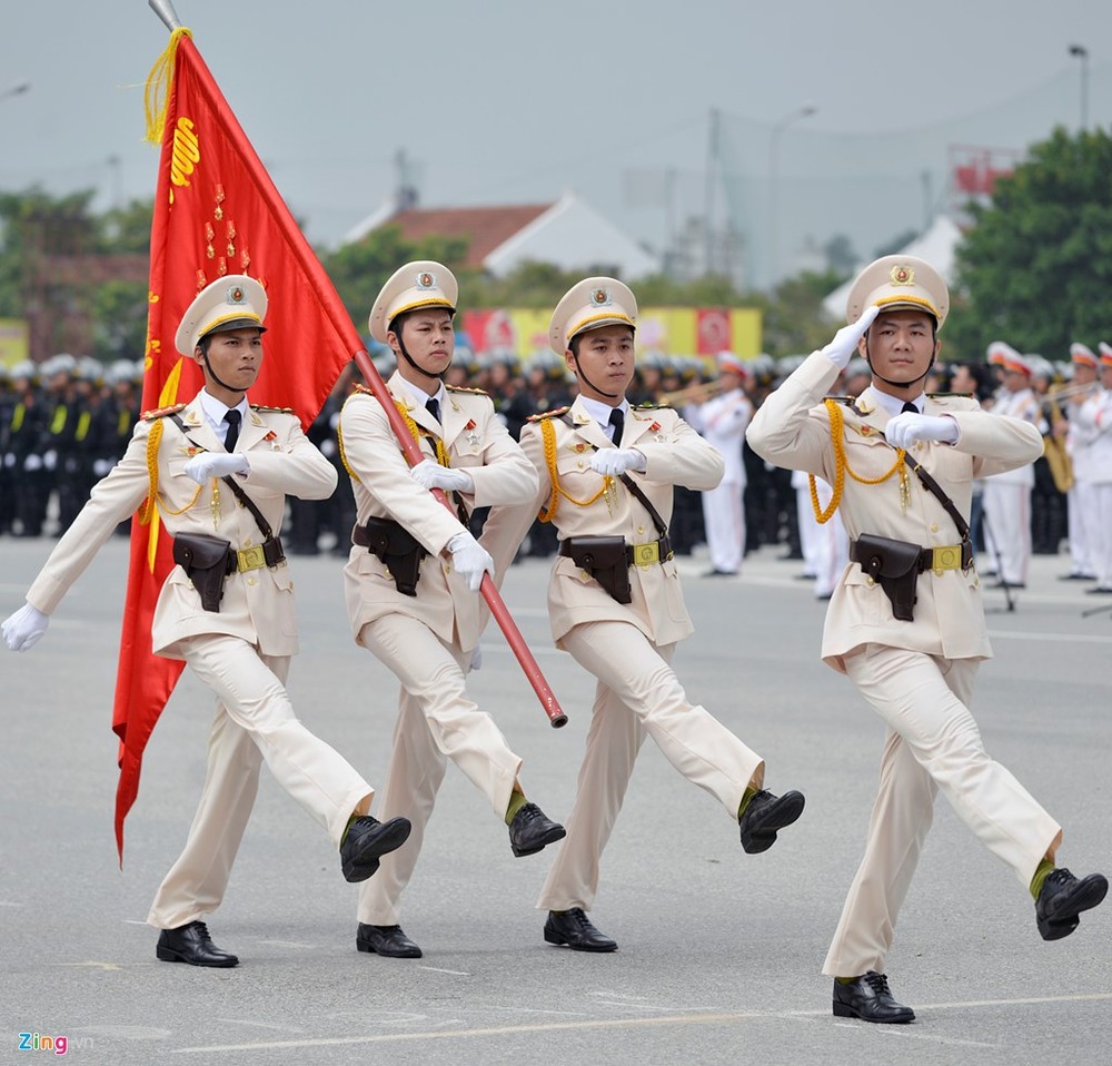 Lực lượng  cảnh sát cơ động và cảnh sát đặc nhiệm diễu binh tại Quảng trường Mỹ Đình sáng 8/9.