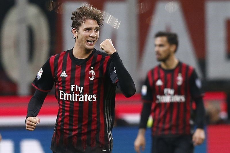 Manuel Locatelli (Italy): Cuối tuần qua, tài năng sinh ngày 8/1/1998 bắn cú đại bác cháy lưới Buffon, giúp AC Milan đánh bại Juventus ở Serie A. Hồi đầu tháng 10 là 1 siêu phẩm khác vào lưới Sassuolo. Hai bàn thắng đẹp được ghi chỉ bằng 2 cú sút trúng đích. Locatelli trưởng thành từ lò đào tạo AC Milan, là 1 trong 2 tài năng trẻ cực kỳ sáng giá của Rossoneri, bên cạnh thủ thành sinh năm 1999 Gigio Donnarumma.