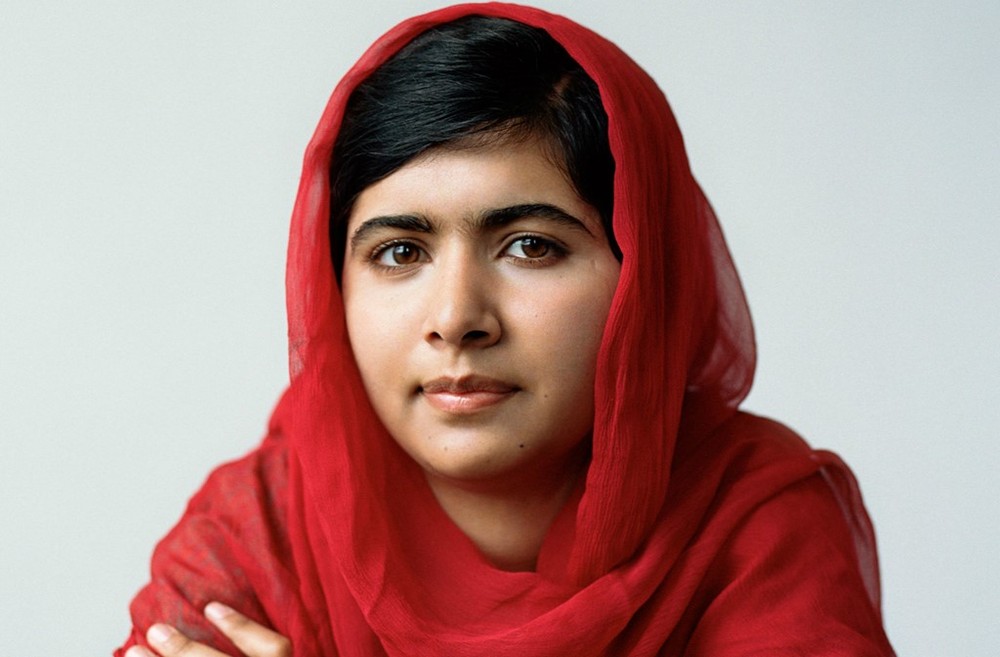 1. Malala Yousafzai là người trẻ nhất đoạt giải Nobel Hòa bình khi mới 17 tuổi. Cô gái Pakistan là gương mặt tiêu biểu, đấu tranh không mệt mỏi, đòi quyền giáo dục cho trẻ em trên toàn thế giới. Thông qua quỹ học bổng mang tên mình, Malala muốn đảm bảo nữ giới đều được hưởng giáo dục tối thiểu 12 năm. Trong năm nay, 9X kêu gọi được số tiền 1,4 tỷ USD đầu tư vào lĩnh vực giáo dục dành cho người tị nạn. Ảnh: Financial Times.