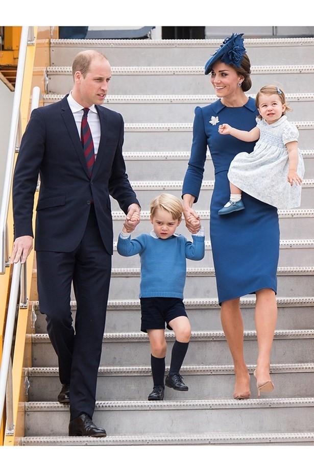 Vợ chồng Hoàng tử Anh William và hai con đang có chuyến thăm Canada kéo dài 8 ngày. Môt trong những điều giới mộ điệu đó chính là nhan sắc của Công nương Kate Middleton trong chuyến công du.