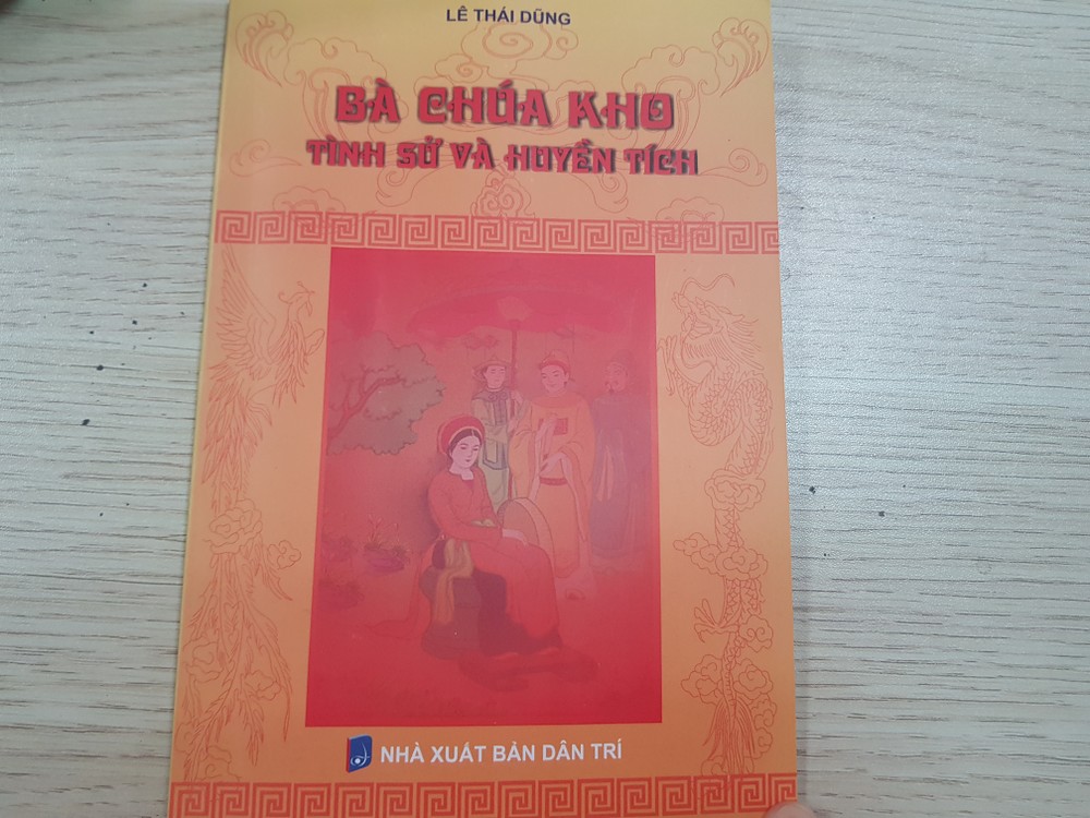 “ Bà Chúa Kho - Tình sử và huyền tích” do tác giả Lê Thái Dũng biên soạn. Cuốn sách không tham vọng đi sâu giới thiệu về việc thờ phụng bà Chúa Kho trên phương diện nghiên cứu và tín ngưỡng, lịch sử, văn hóa… mà tập trung giới thiệu những thông tin lý thú liên quan đến các nhân vật bà Chúa Kho, xóa giải ngộ nhận rằng chỉ có một bà Chúa Kho.