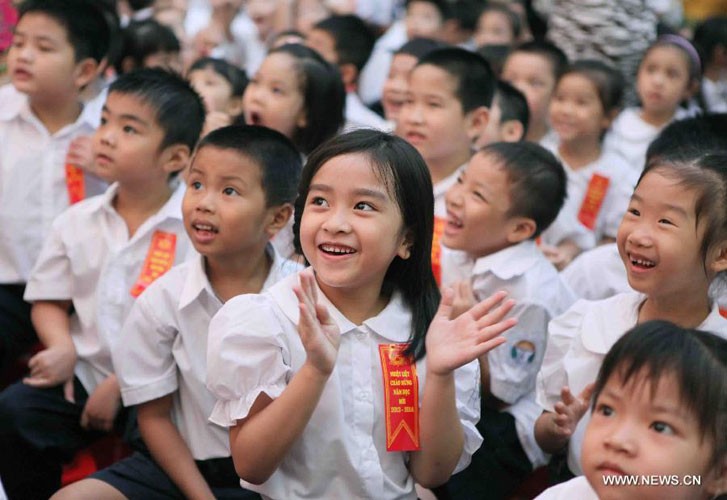 Báo Trung Quốc đăng chùm ảnh "các heo vàng" Việt Nam tham dự lễ khai giảng năm học mới với nụ cười rạng rỡ.