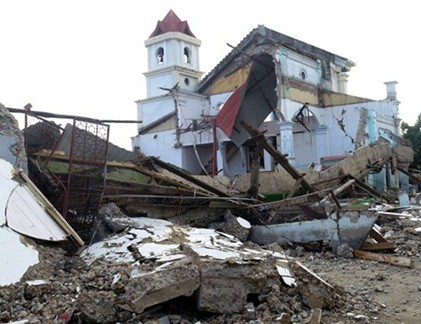 Siêu bão vừa qua, động đất đã tới Philippines 