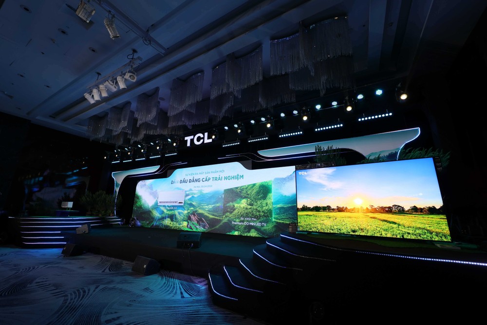 TCL vừa chính thức ra mắt sản phẩm chủ lực 115X955 Max tại Ấn Độ. Được giới thiệu lần đầu tại CES 2025, chiếc  ti vi màn hình LED cao cấp này nổi bật với công nghệ hiển thị tiên tiến, mang đến chất lượng hình ảnh vượt trội và trải nghiệm xem đắm chìm. Ảnh: TCL