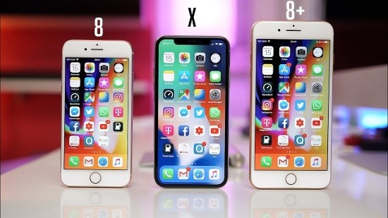  iPhone 8 nhẹ hơn iPhone X hoặc XS: Theo Apple, iPhone 8 có trọng lượng 148 gram, trong khi iPhone X có trọng lượng 174 gram - tương đương khoảng 17% và iPhone XS nặng hơn một chút với 177 gram. Với việc sử dụng hàng ngày, sự khác biệt về trọng lượng này là rất đáng kể và tất nhiên iPhone 8 với trọng lượng nhẹ hơn sẽ mang lại cảm giác sử dụng thoải mái hơn.