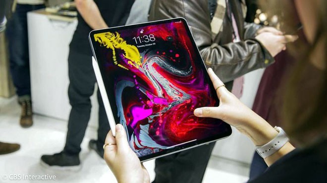 Apple iPad Pro bản 2018 có hiệu suất mạnh mẽ nhờ bộ xử lí A12X lấy cảm hứng từ iPhone X giảm đáng kể kích thước cạnh viền, mang lại một diện mạo chuyên nghiệp đi kèm với bút stylus Apple Pencil.