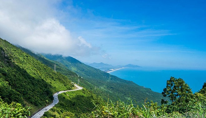 Từ thành phố Hồ Chí Minh tới Hà Nội, Việt Nam: Chuyến đi kéo dài từ đồng bằng sông Mê Kông trù phú qua những ngọn núi tuyệt đẹp của Đà Lạt và đèo Hải Vân hiểm trở, tới những tỉnh miền núi phía Bắc. Ngoài những đoạn đường đầy thử thách, riêng cái nóng của miền nhiệt đới cũng khiến chuyến đi khó khăn hơn nhiều. Ảnh: Vietnamcentralcoast.com.