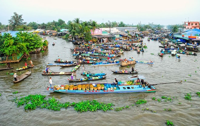 Chuyên trang du lịch Wanderlust gợi ý cho du khách 8 điểm đến lý tưởng nhất để độc hành trong  mùa Giáng sinh năm nay. Homestay trên sông Mekong, Việt Nam: Đến với Mekong, du khách sẽ được du ngoạn trên sông bằng chiếc thuyền, ngắm nhìn khung cảnh dọc theo hai bên bờ, tìm hiểu văn hóa, lối sống của dân bản địa, thưởng thức những món ăn dân dã đậm chất thôn quê ở vùng sông nước. Du khách có cơ hội qua đêm ở những ngôi nhà của dân bản địa để trải nghiệm homestay. Ảnh: Gomkongdelta.