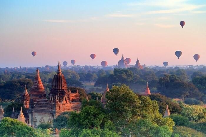 1. Myanmar. Đứng đầu danh sách là Myanmar, quốc gia này hiện lên như chốn thiên đàng với bạt ngàn tháp chùa lớn nhỏ. Đến đây, du khách không chỉ có cho mình những trải nghiệm về du lịch tâm linh mà còn được ngắm nhìn khinh khí cầu, hoàng hôn trên cầu U Bein và thử nhiều món ăn ngon đặc sắc.