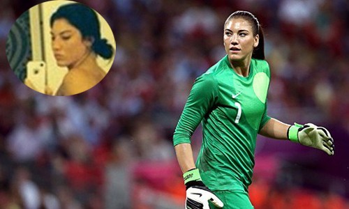 Nữ thủ môn 33 tuổi của đội tuyển Mỹ là Hope Solo vừa dính một cú "phốt" rất đau liên quan đến những vấn đề riêng tư và danh dự của cô. Những hình ảnh nhạy cảm của Solo không hiểu vì lý do gì lại xuất hiện tràn lan trên mạng và được lan truyền nhanh đến chóng mặt. Choáng váng vì chuyện này, Hope Solo khẳng định những bức ảnh sexy của cô bị hacker "khai quật" và phát tán lên mạng.