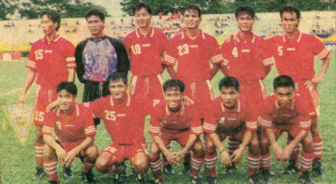 Một trong các trận đấu từng bị cho có "mùi khét" bán độ là trận VN hòa Lào 1-1 ở Tiger Cup 1996. Tại Tiger Cup năm đó, ĐT Việt Nam đã thi đấu rất tệ ở 2 trận đầu tiên của vòng bảng, thắng chật vật Campuchia 3-1 và hòa 1-1 trước Lào.