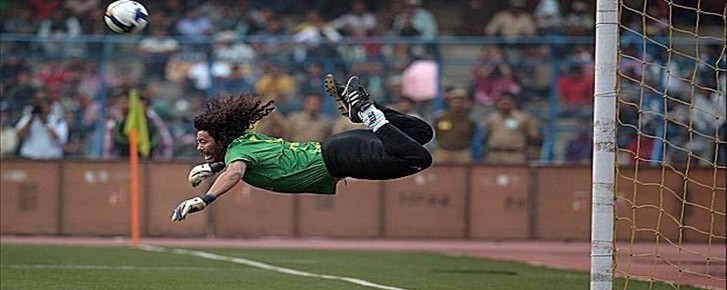 Nhắc đến thủ môn Pedro chắc nhiều người sẽ nghĩ ngay đến Rene Higuita, một thủ môn cực dị với những tình huống cứu thua bằng tư thế bọ cạp. Pedro cũng là thủ môn dự bị của CD Sarinena, đội bóng đang chơi ở giải hạng tư của Tây Ban Nha. Anh đã vào sân từ ghế dự bị để thay thế cho thủ môn số một Jorge Zaparain và cũng sẽ chẳng ai nhớ đến anh nếu không ghi bàn phút cuối vào lưới SD Borja vào hôm 9/11/2014. Điều đặc biệt là Pedro đã dứt điểm theo kiểu bọ cạp rất dị này.