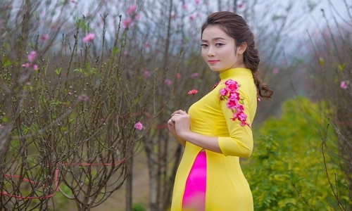 Hot girl Lào trường ĐH Dược xinh đẹp, cực mê áo dài 