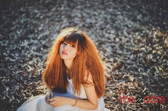 Với ý tưởng lấy style công chúa Merida trong phim Công chúa tóc xù Brave, Khánh Vân -  hot girl má lúm Đắk Lắk mới đây đã cùng ê-kíp của mình thực hiện bộ ảnh đầy ma mị nhưng vẫn không kém phần lôi cuốn.