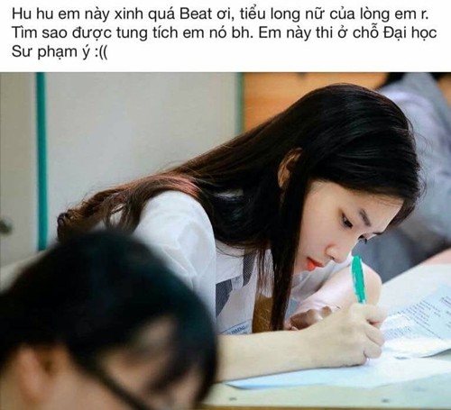 Vào sáng 1/7 tại hội đồng thi ĐH Sư Phạm, Hà Nội đã xuất hiện  nữ sĩ tử xinh đẹp được dân mạng ví như Tiểu Long Nữ phiên bản Việt. Sau khi bức ảnh của cô bạn bị chụp trộm ở góc nghiêng được chia sẻ trên một diễn đàn mạng xã hội, ngay lập tức chúng đã trở thành tâm điểm gây chú ý. Chỉ qua quan sát cũng có thể nhận thấy, chủ nhân bức ảnh cực kỳ thu hút nhờ nước da trắng mịn, mái tóc dài và gương mặt ngây thơ trách sao được nhiều chàng trai xao lòng, thổn thức mong muốn tìm kiếm danh tính cô bạn đến vậy .