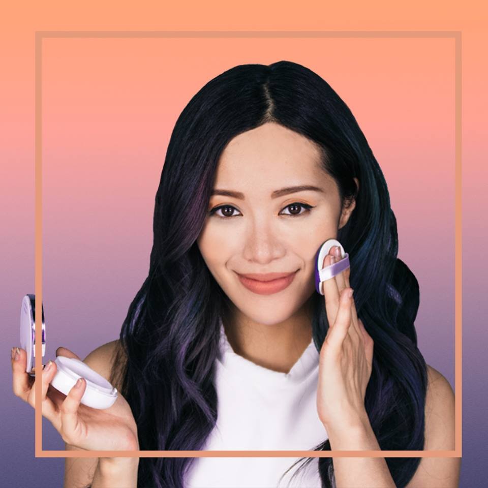 Tên tuổi của Michelle Phan,  cô gái gốc Việt 28 tuổi đang được đông đảo giới trẻ Việt ngưỡng mộ nhờ tài năng kinh doanh xuất sắc và đam mê với môn nghệ thuật trang điểm. Thành công trong hàng loạt dự án mỹ phẩm trên Youtube, Michelle Phan từng may mắn được gặp Đệ nhất phu nhân Mỹ Michelle Obama khi cô tham gia vào dự án sáng kiến dành cho trẻ em gái ở các nước đang phát triển mà bà Obama khởi xướng. Đầu năm 2015, tạp chí Forbes (Mỹ) bình chọn Michelle Phan là một trong 30 gương mặt nổi bật của nước Mỹ dưới tuổi 30.