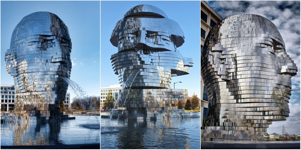 Metalmorphosis là  đài phun nước được David Cerny, nhà điêu khắc Czech tạo nên, đặt tại Công viên Công nghệ Whitehall ở Charlotte, North Carolina, Mỹ. Tác phẩm điêu khắc này nặng 14 tấn, được làm từ các lớp thép không rỉ lớn xoay 360 độ. Ảnh: Rick_28105.