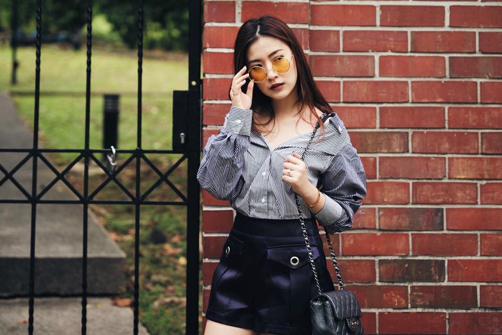  Nữ blogger Silvia Siantar lớn lên ở thành phố Surabaya, Indonesia. Cô tốt nghiệp ngành Marketing và PR thuộc ĐH Curtin Singapore, nhưng hiện theo đuổi lĩnh vực thời trang.