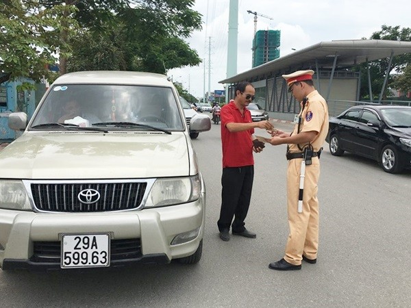 Thực hiện cao điểm đảm bảo trật tự, an toàn giao thông và xã hội trong lĩnh vực đường bộ, đường sắt, đường thủy nội địa dịp lễ Quốc khánh mùng 2/9 và Cách mạng tháng Tám, từ ngày 16/8-15/9, Cục CSGT, Bộ Công an bắt đầu ra quân xử lý mạnh các đối tượng  vi phạm nồng độ cồn tại 4 thành phố lớn gồm: Hà Nội, Đà Nẵng, TP Hồ Chí Minh, Cần Thơ. Khung giờ 11h - 14h, từ 16h - 21h CSGT phát hiện và xử lý các“ma men”có nồng độ cồn cao, vi phạm luật giao thông. Tại Hà Nội, trưa ngày 16/8, Đội CSGT số 7, Công an TP Hà Nội tiến hành lập chốt gần một nhà hàng bia ở nút giao thông đường Lê Văn Lương phát hiện trường hợp chiếc xe ô tô Toyota Zace 7 chỗ mang BKS: 29A-599.63 vừa di chuyển từ quán bia ra được khoảng 500m.