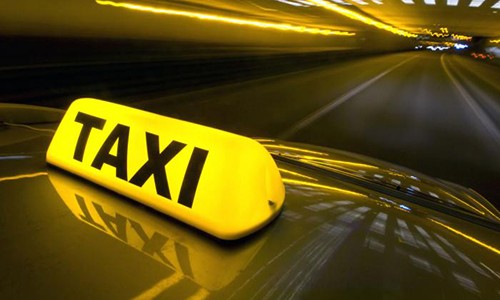 Hành khách dùng dao đâm tài xế, cướp taxi ở Hà Nội