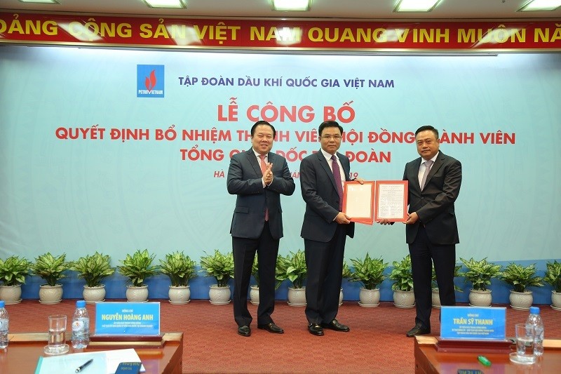 Sáng 26/6, Ủy ban Quản lý vốn Nhà nước tại doanh nghiệp và Tập đoàn Dầu khí Việt Nam (PVN) đã tổ chức triển khai công bố các quyết định bổ nhiệm ông Lê Mạnh Hùng - Phó Tổng Giám đốc Tập đoàn, giữ chức Thành viên Hội đồng Thành viên, Tổng Giám đốc PVN. (Ảnh: PVN).