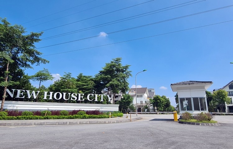 Dự án Khu nhà ở cao cấp Ngôi Nhà Mới (New House City) tại đô thị Nam Quốc Oai, huyện Quốc Oai, Hà Nội do Công ty CP Thương mại Ngôi Nhà Mới (thuộc Tập đoàn Lã Vọng) làm chủ đầu tư với tổng vốn lên đến 2.000 tỷ đồng và được triển khai từ tháng 2/2008.