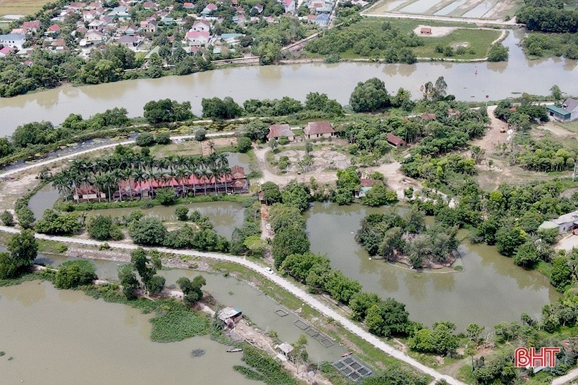 Dự án khu du lịch sinh thái Bình Mỹ - Sông Nghèn nằm dọc bờ sông Nghèn (thị trấn Nghèn, huyện Can Lộc, tỉnh Hà Tĩnh) được UBND tỉnh Hà Tĩnh phê duyệt đầu tư trên diện tích 14ha, tổng mức đầu tư 26 tỷ đồng, do Công ty Du lịch, dịch vụ Bình Mỹ - Sài Gòn làm chủ đầu tư. (Ảnh: Báo Hà Tĩnh).